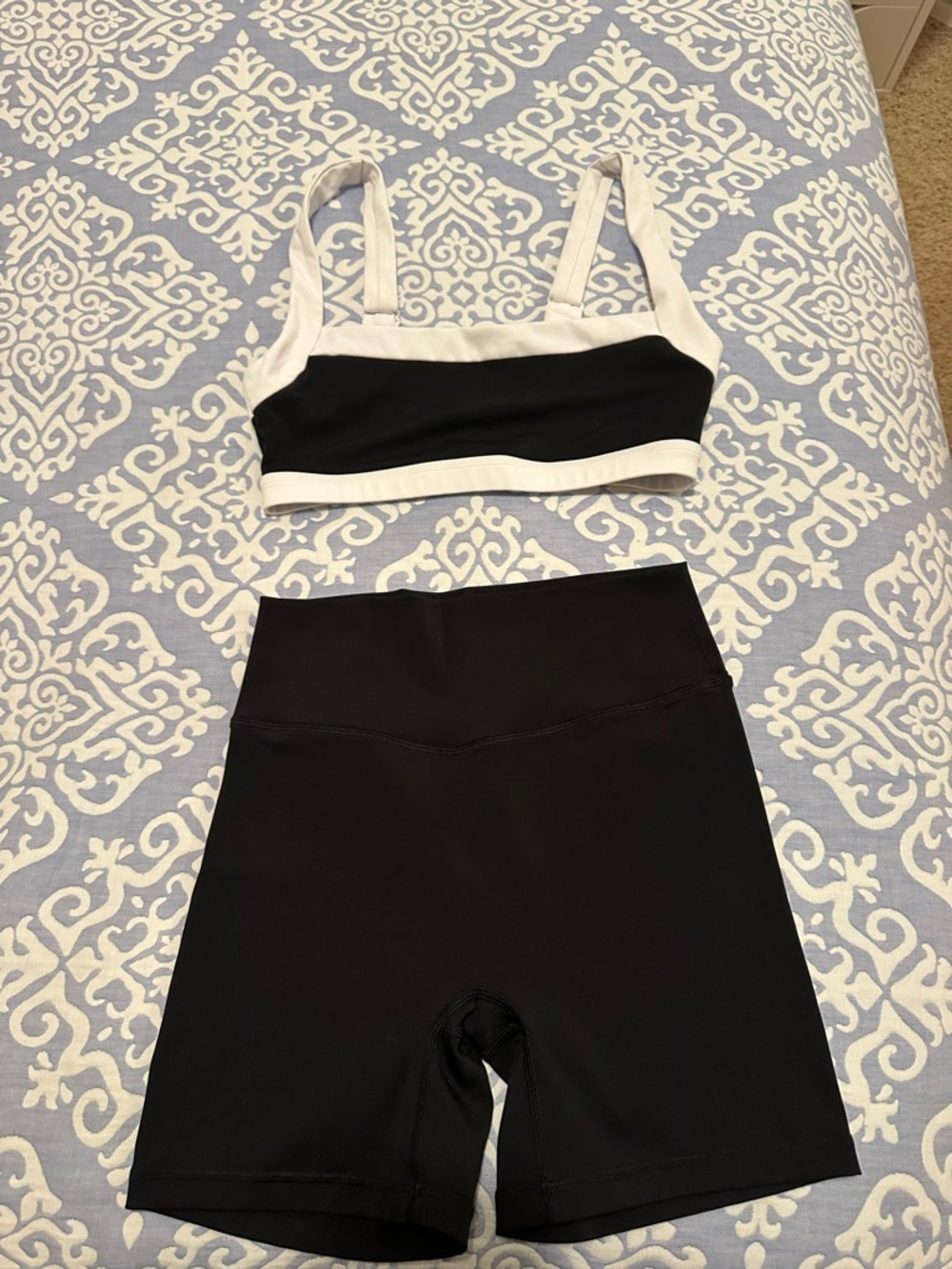 FORM set - straight neck bra in black/white and 5 in shorts in black